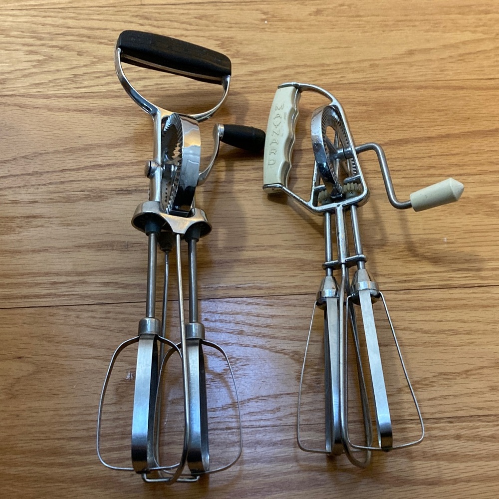 Lot of 2 vintage crank egg beaters plastic handles
